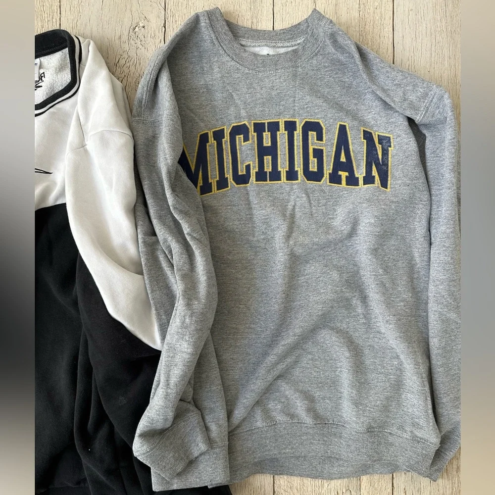 Reebok Classic Black and White Sweatshirt